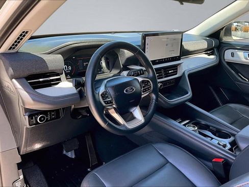 Used 2025 Ford Explorer Active w/ Active Comfort Package AWD/4WD image 4