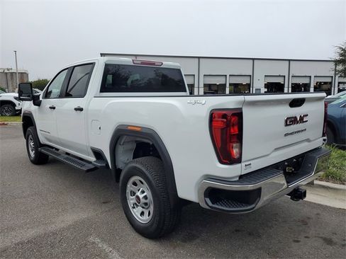 Used 2024 GMC Sierra 3500 Pro w/ Convenience Package image 3