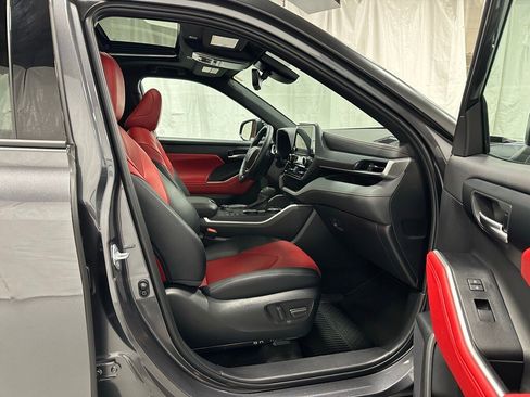 Used 2025 Toyota Highlander XSE image 65