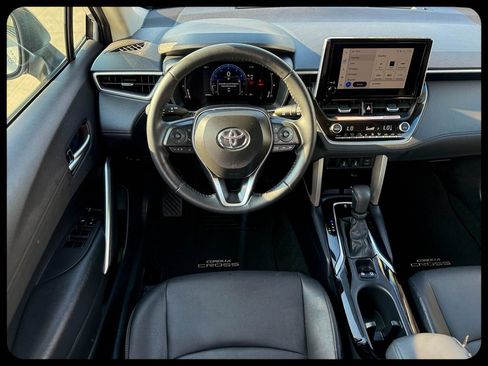 Used 2024 Toyota Corolla Cross XLE w/ Convenience Package FWD image 17
