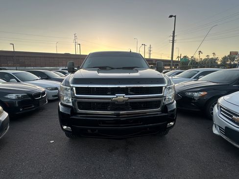 Used 2010 Chevrolet Silverado 2500 LT w/ Interior Plus Package AWD/4WD image 2