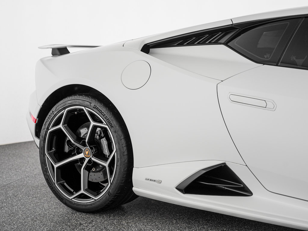 Used 2024 Lamborghini Huracan Tecnica RWD image 40