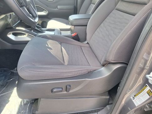 Used 2024 Nissan Frontier SV image 10