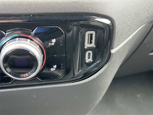 Used 2024 GMC Sierra 1500 SLT image 35