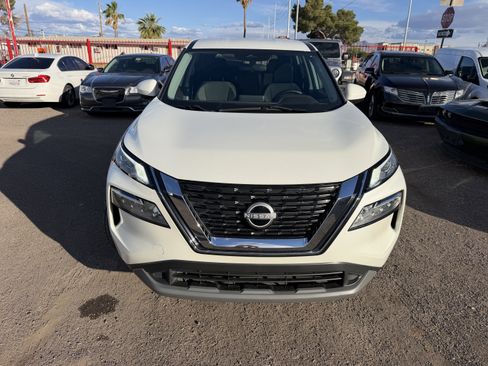 Used 2023 Nissan Rogue SV FWD image 2