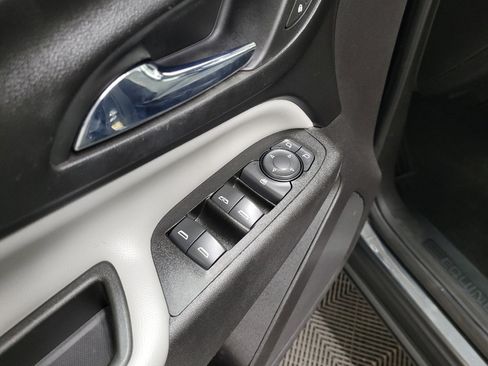 Used 2018 Chevrolet Equinox LS image 27