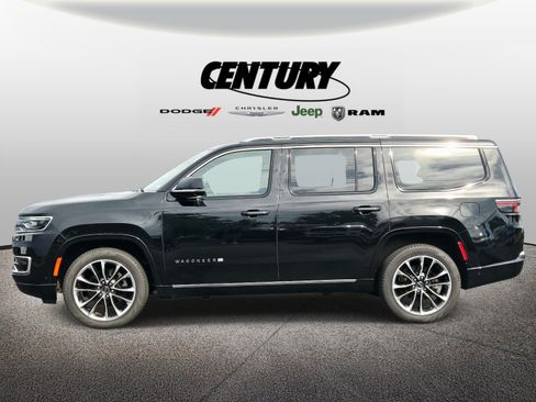 Used 2024 Jeep Wagoneer Series III w/ Premium Group I AWD/4WD image 7