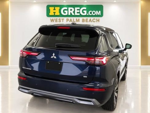 Used 2025 Mitsubishi Outlander SE FWD image 4