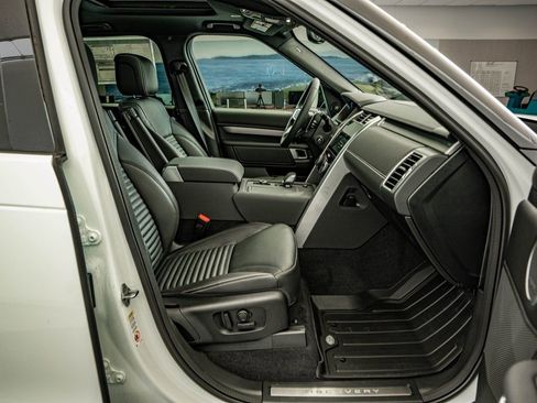 New 2026 Land Rover Discovery Dynamic SE image 34