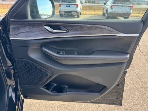 Used 2024 Jeep Grand Cherokee L Limited w/ Luxury Tech Group II image 37