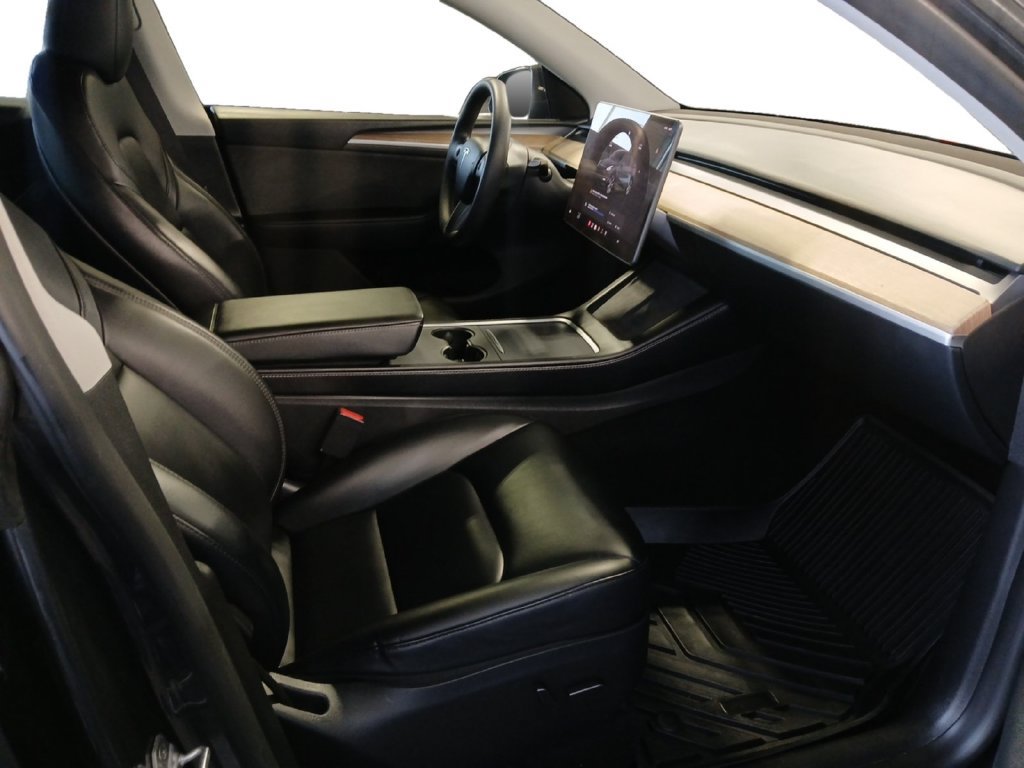 Used 2024 Tesla Model Y Long Range AWD/4WD image 24