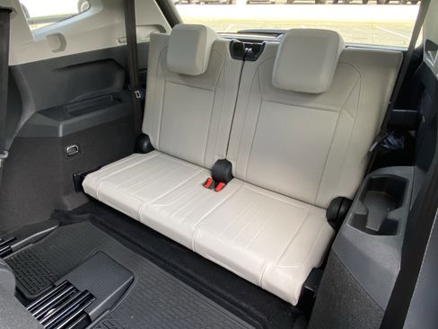Used 2022 Volkswagen Tiguan SE FWD image 28