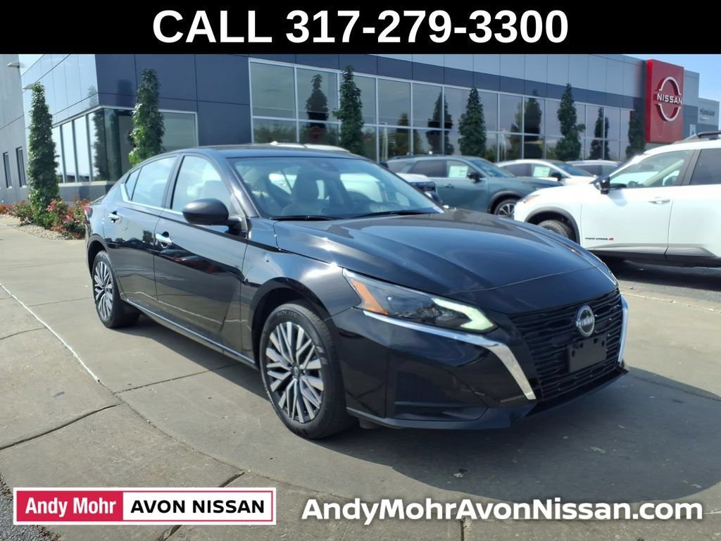 Used 2025 Nissan Altima 2.5 SV AWD/4WD image 2