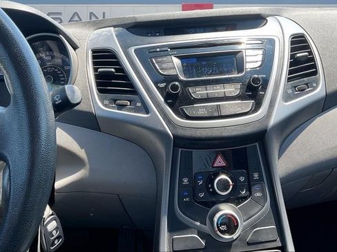 Used 2014 Hyundai Elantra SE FWD image 9