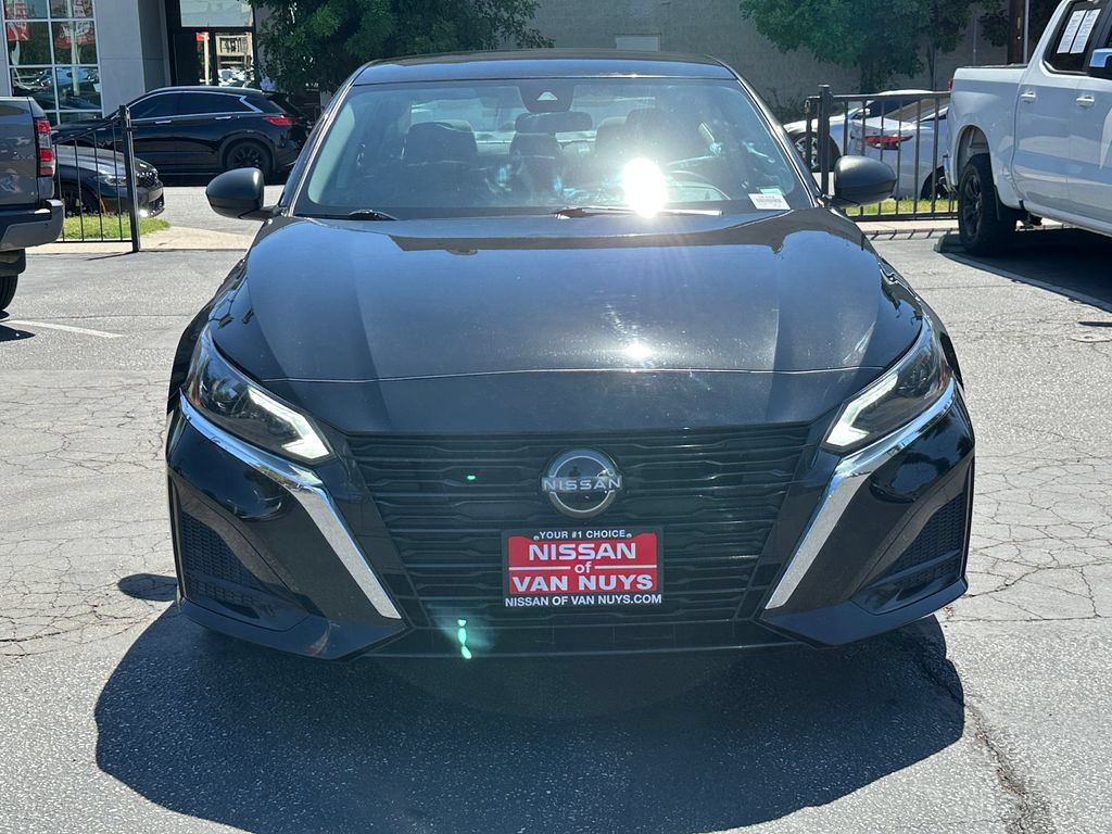 Used 2024 Nissan Altima 2.5 SV FWD image 12