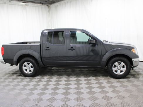 Used 2010 Nissan Frontier SE image 22