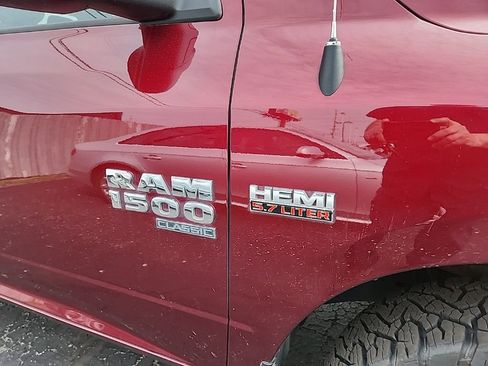 Used 2019 RAM 1500 Classic SLT AWD/4WD image 10