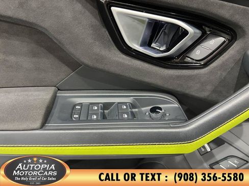 Used 2022 Lamborghini Urus AWD/4WD image 24