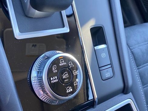 New 2025 Mitsubishi Outlander SE image 17