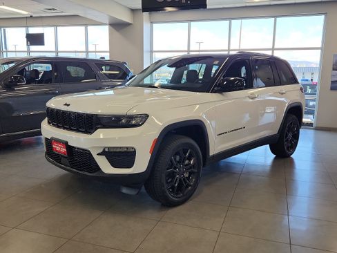 New 2025 Jeep Grand Cherokee Limited AWD/4WD image 2