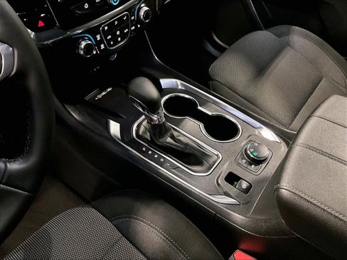 Used 2023 Chevrolet Traverse LT image 21