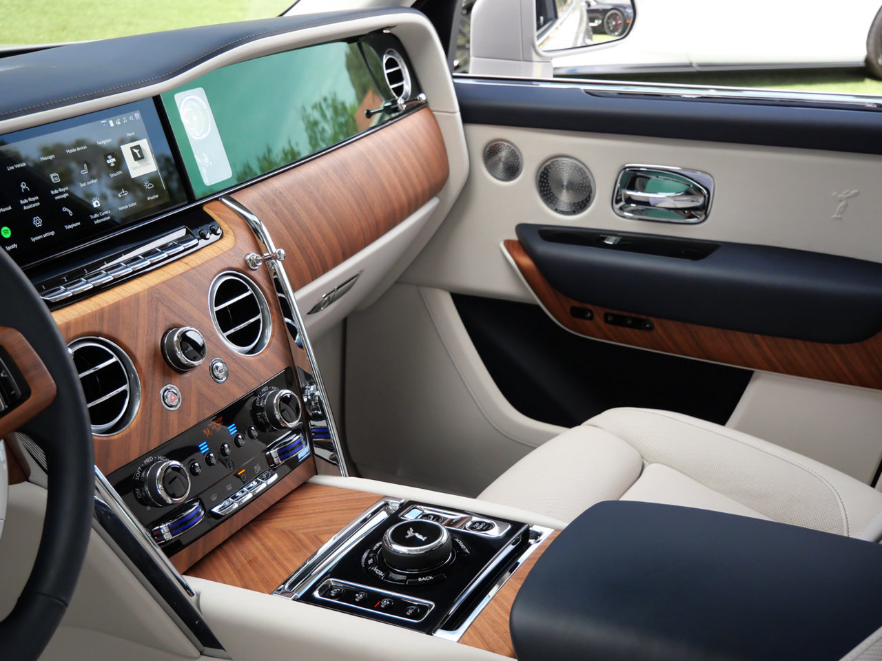 Used 2025 Rolls-Royce Cullinan AWD/4WD image 26