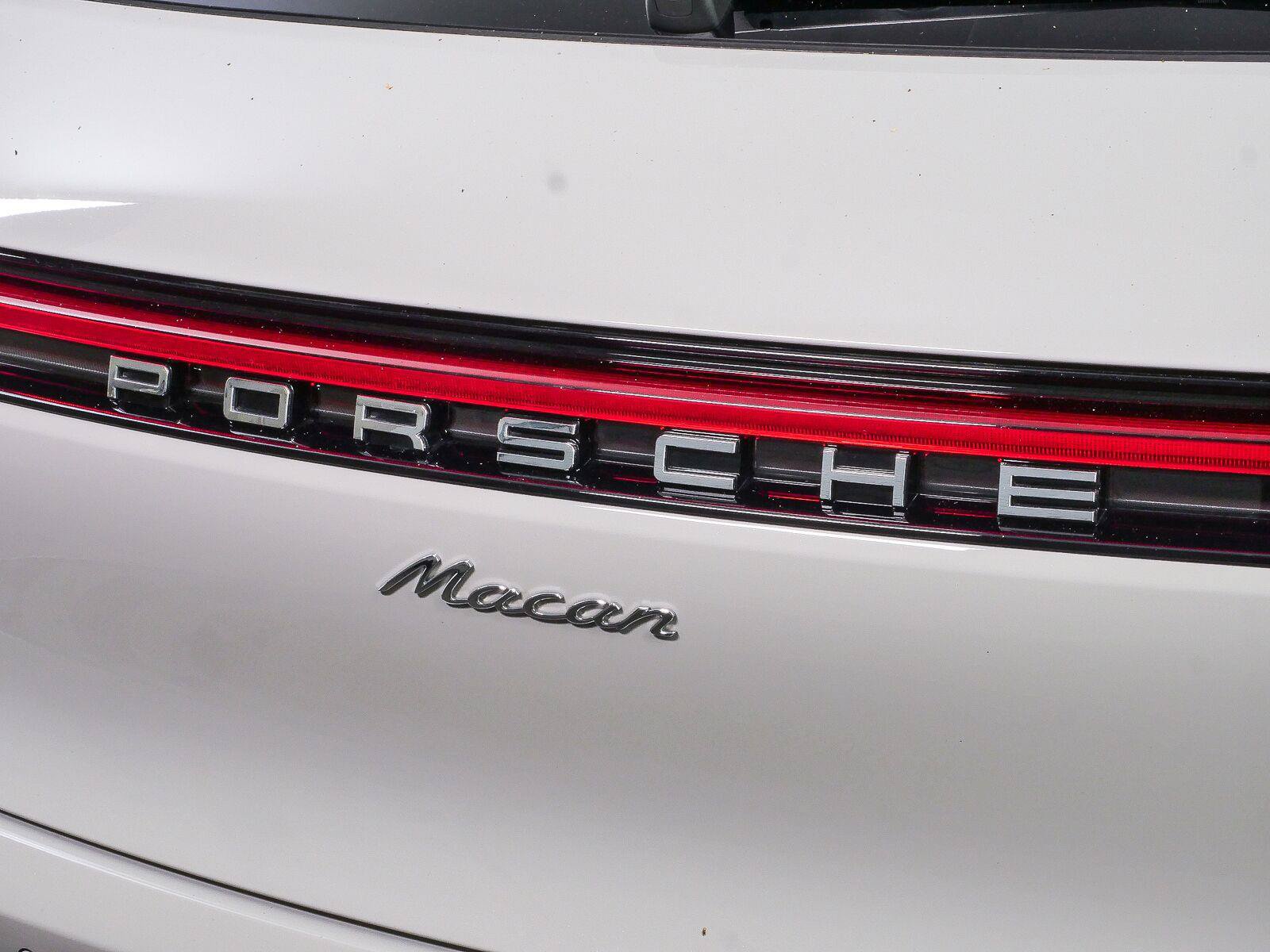 Certified 2026 Porsche Macan AWD/4WD image 33