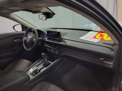 Used 2025 Honda Accord SE image 27