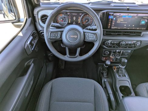 Used 2025 Jeep Wrangler Sport AWD/4WD image 16