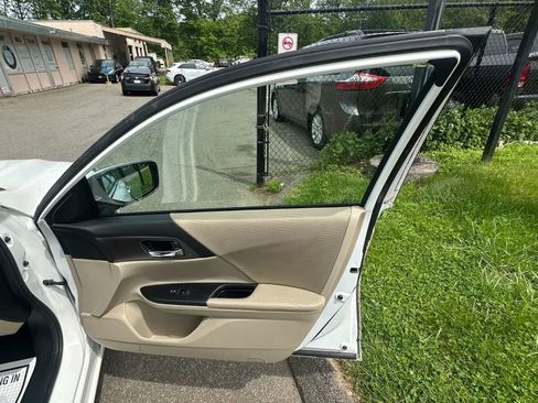 Used 2014 Honda Accord LX image 30