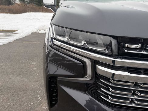 Used 2023 Chevrolet Suburban Premier image 12