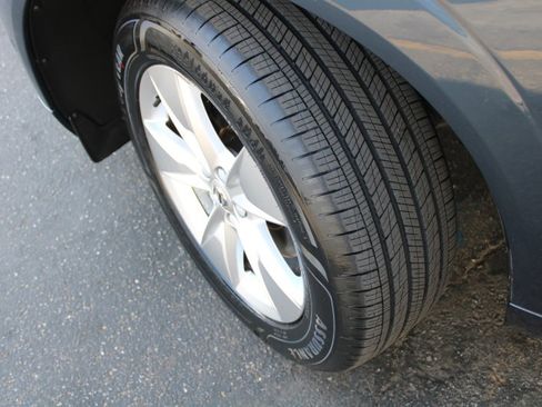 Used 2022 Volvo XC60 B5 Momentum image 21