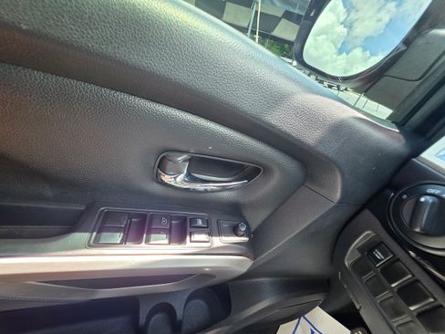 Used 2021 Nissan Titan SV RWD image 13