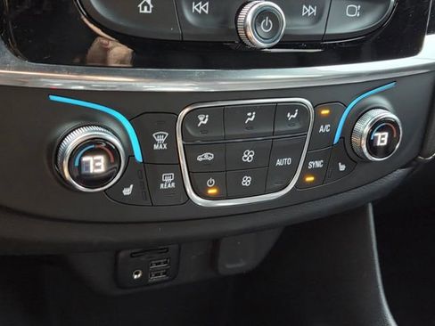 Certified 2023 Chevrolet Traverse LT w/ LT Premium Package FWD image 33