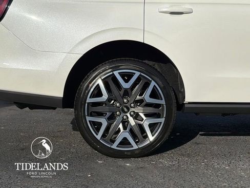New 2026 Ford Expedition Platinum w/ Platinum Ultimate Package AWD/4WD image 32