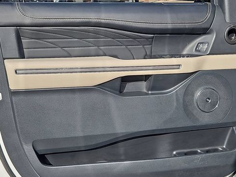 Used 2023 Ford Expedition Platinum RWD image 18