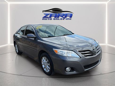 Used 2011 Toyota Camry XLE w/ SE/XLE Extra-Value Pkg FWD image 9