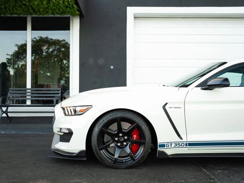 Used 2020 Ford Mustang Shelby GT350R w/ GT350R Equipment Group 920A RWD image 11