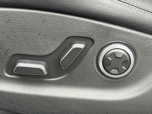 Certified 2026 Genesis GV70 2.5T AWD/4WD image 15