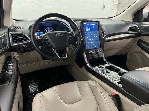 Used 2022 Ford Edge Titanium image 9