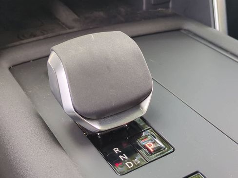 Certified 2025 Land Rover Discovery S image 33