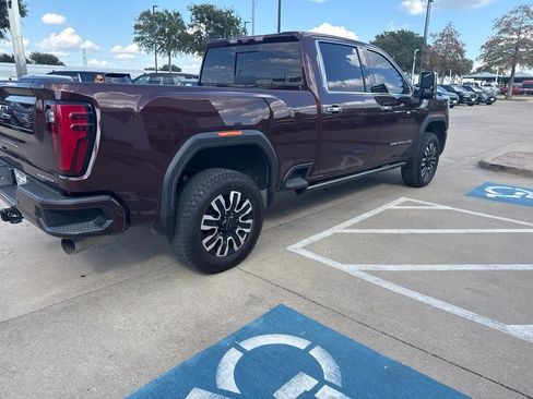 Used 2024 GMC Sierra 2500 Denali Ultimate AWD/4WD image 4