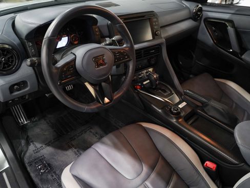 Used 2020 Nissan GT-R Premium AWD/4WD image 2