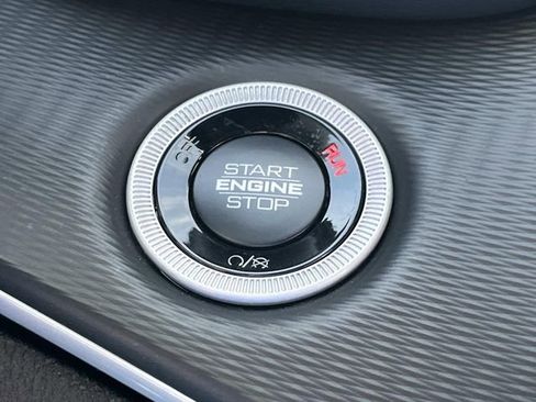 New 2025 Jeep Grand Cherokee L Laredo image 33