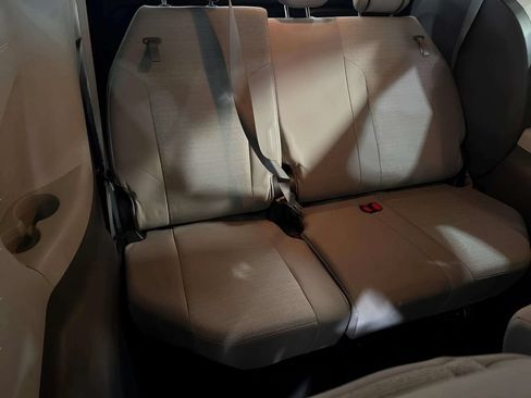 Used 2024 Toyota Sienna LE AWD/4WD image 18
