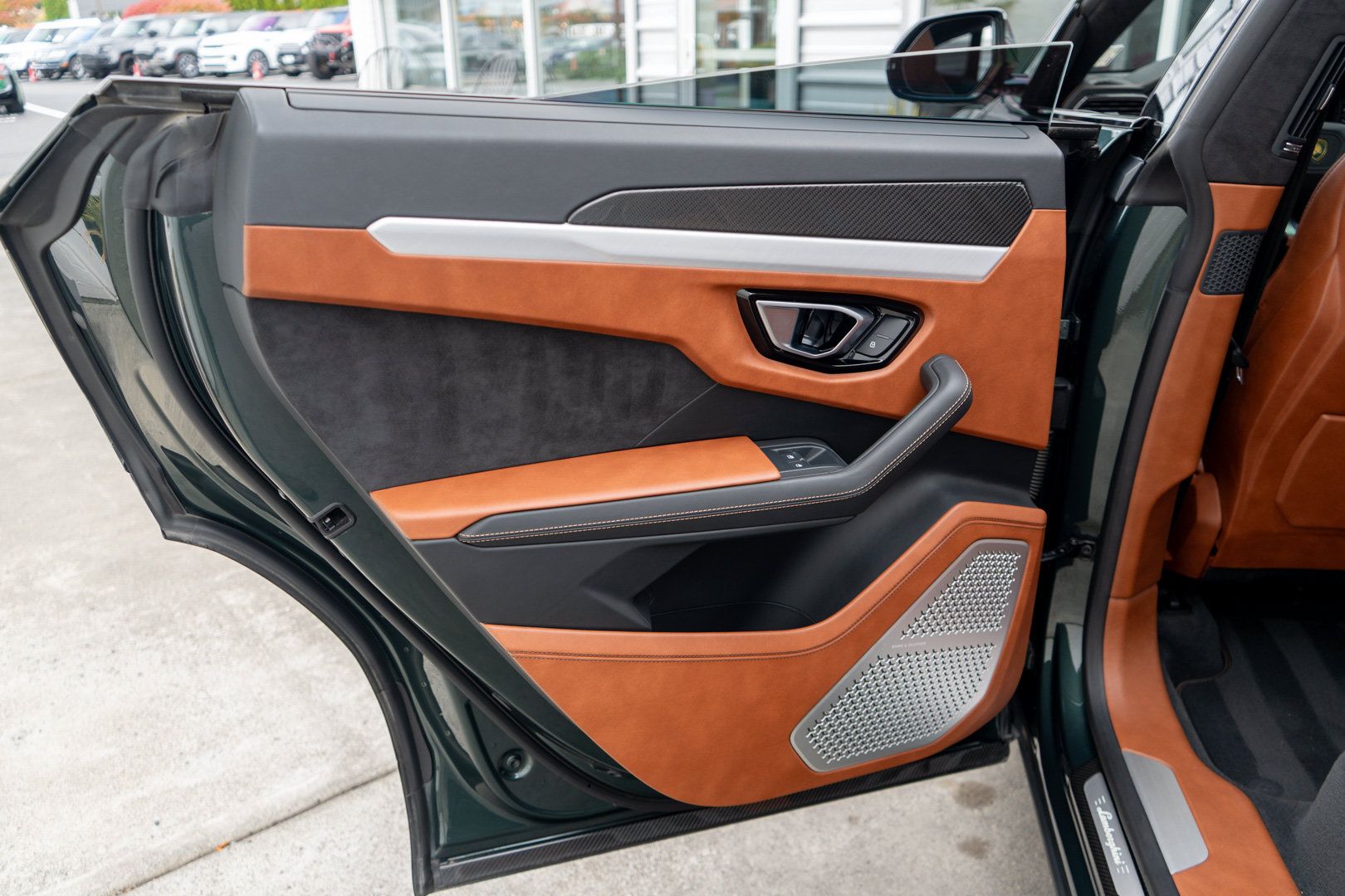 Used 2022 Lamborghini Urus AWD/4WD image 26