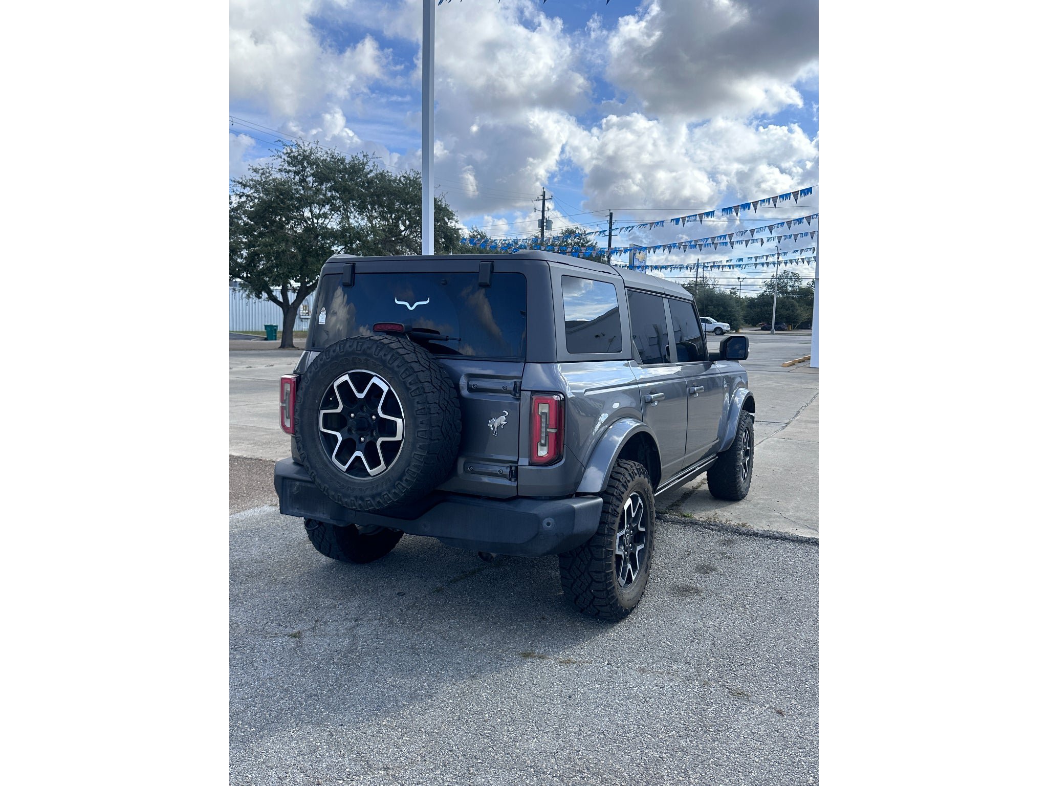 Used 2023 Ford Bronco Outer Banks AWD/4WD image 2