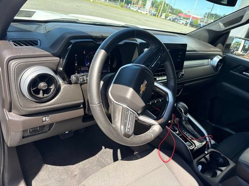Used 2023 Chevrolet Colorado LT w/ LT Convenience Package II AWD/4WD image 4