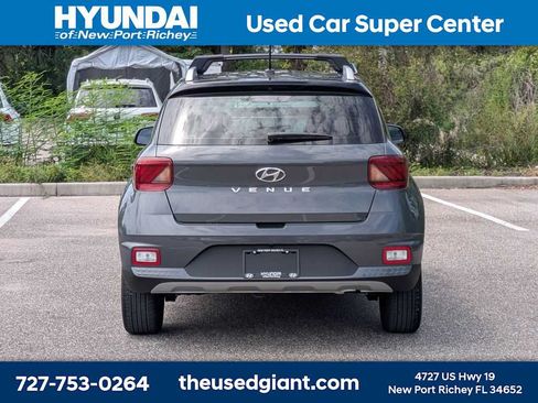 Certified 2025 Hyundai Venue Limited FWD image 4