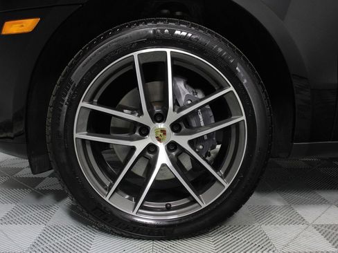 Certified 2026 Porsche Macan AWD/4WD image 30